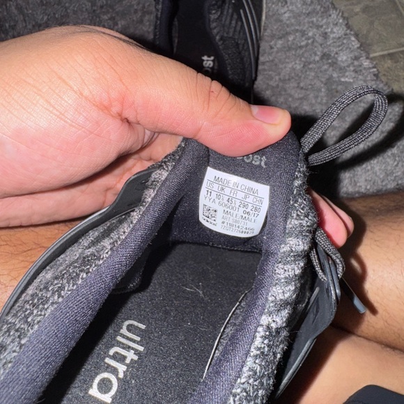 Adidas ultra boost size 11 - Picture 4 of 6